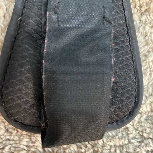 Ankle Weights TNT Pair 1lbs Adjustable Weights Used in Good Condition - Picture 4 of 5